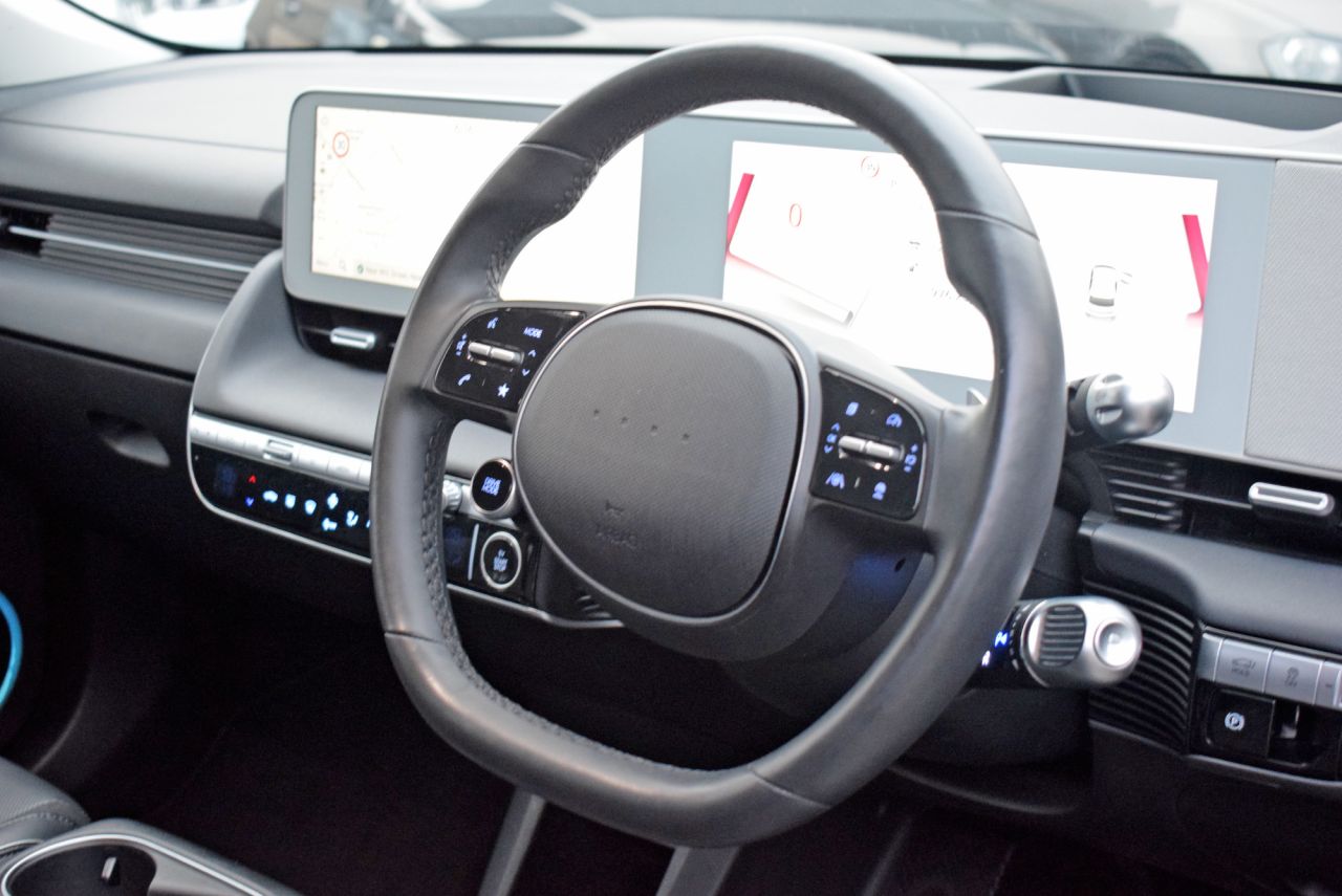 2022 HYUNDAI IONIQ 5 58kWh Ultimate Hatchback 5dr Electric Auto (170 ps) Good Service History - vehicle photo 18 for sale on PureCar
