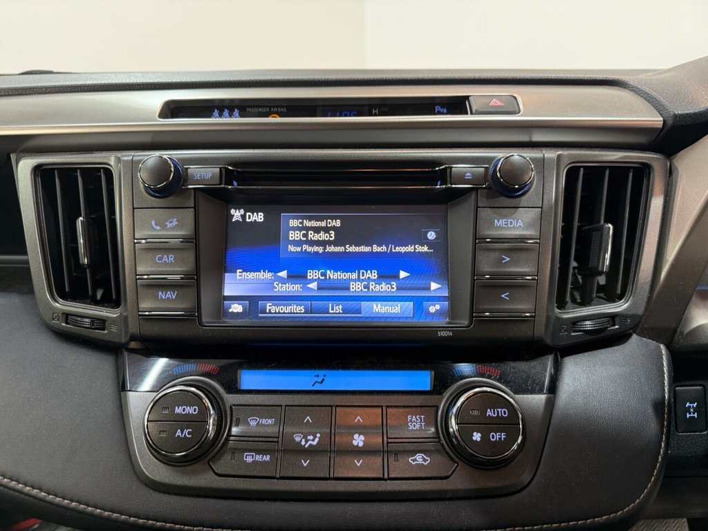 2015 Toyota RAV4 — image 7