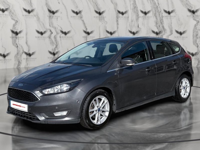 2015 Ford Focus in grey — photo 3 of 20