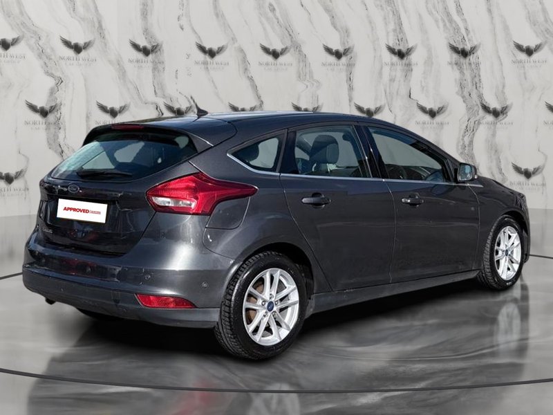 2015 Ford Focus in grey — photo 9 of 20