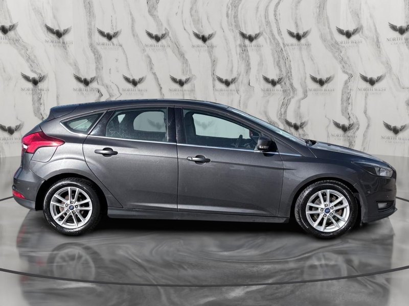 2015 Ford Focus in grey — photo 10 of 20