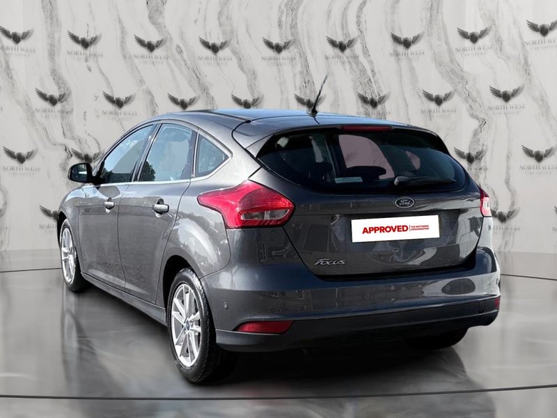 2015 Ford Focus in grey — photo 12 of 20