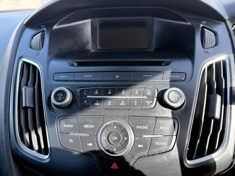 2015 Ford Focus in grey — photo 14 of 20