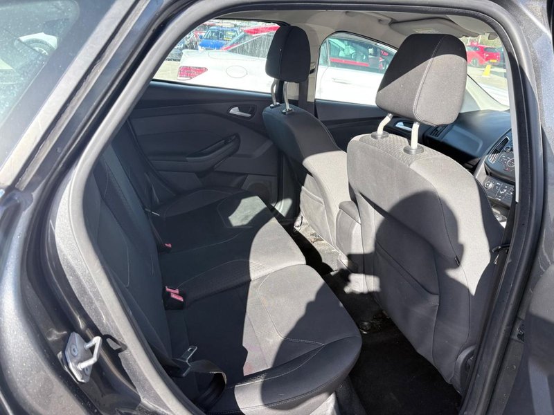 2015 Ford Focus in grey — photo 16 of 20