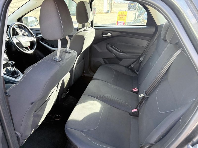2015 Ford Focus in grey — photo 17 of 20
