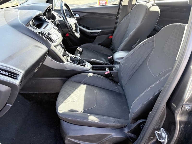 2015 Ford Focus in grey — photo 19 of 20