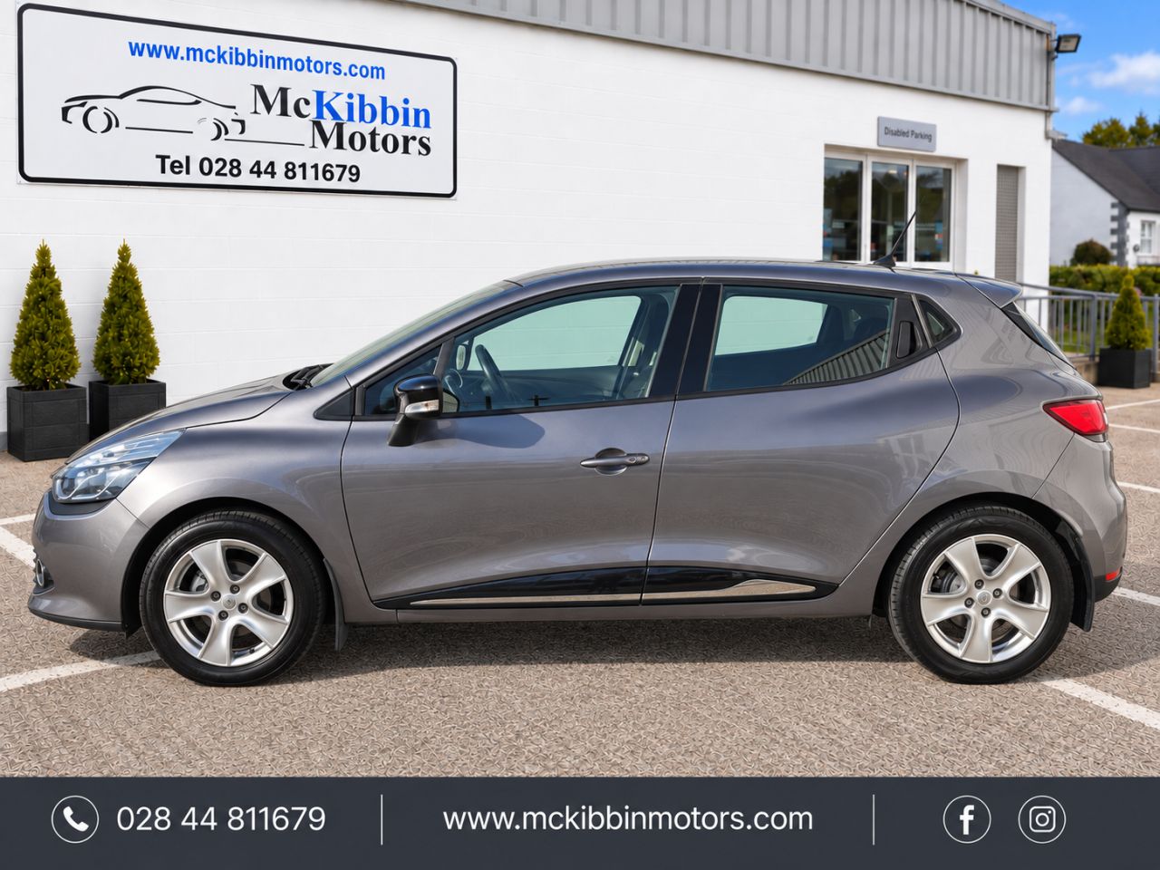 2016 RENAULT CLIO 0.9 TCe Dynamique Nav - vehicle photo 4 for sale on PureCar