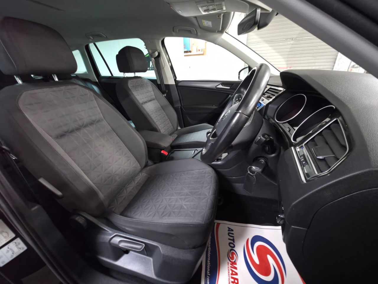 2022 VOLKSWAGEN TIGUAN 1.5 TSI Life SUV 5dr Petrol Manual Euro 6 (s/s) (150 ps) Adaptive Cruise Co - vehicle photo 19 for sale on PureCar