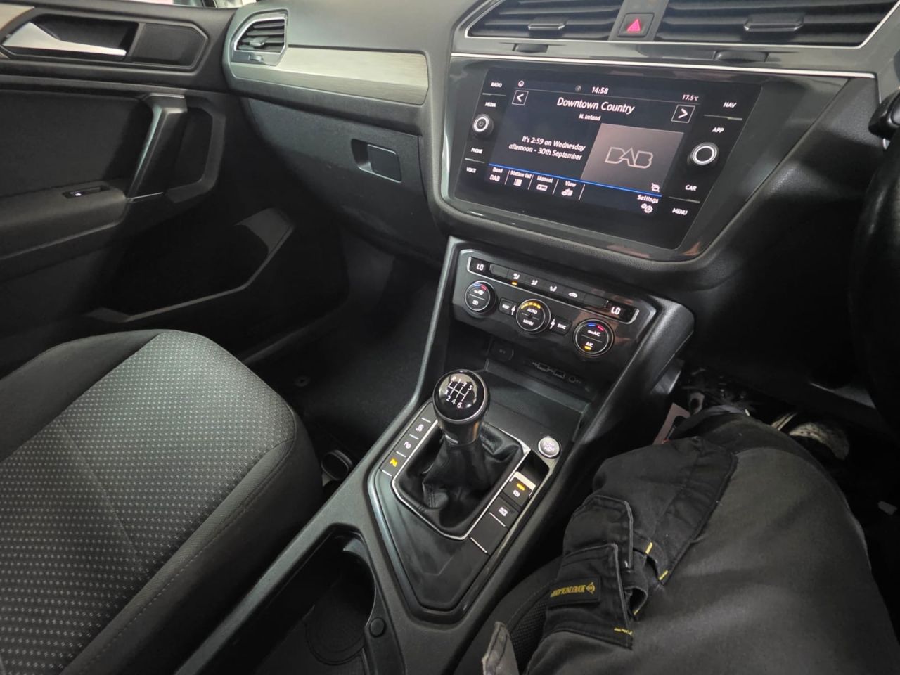 2019 VOLKSWAGEN TIGUAN ALLSPACE 2.0 TDI Match SUV 5dr Diesel Manual Euro 6 (s/s) (150 ps) 2 Owners - Sensor - vehicle photo 25 for sale on PureCar