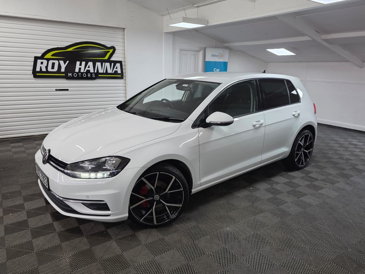 2017 VOLKSWAGEN GOLF 1.6 TDI BlueMotion Tech SE Hatchback 5dr Diesel Manual Euro 6 (s/s) (115 ps - vehicle photo 2 for sale on PureCar