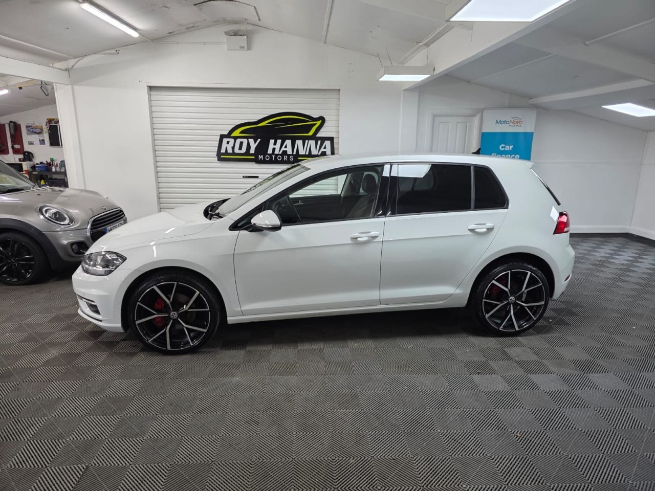 2017 VOLKSWAGEN GOLF 1.6 TDI BlueMotion Tech SE Hatchback 5dr Diesel Manual Euro 6 (s/s) (115 ps - vehicle photo 3 for sale on PureCar