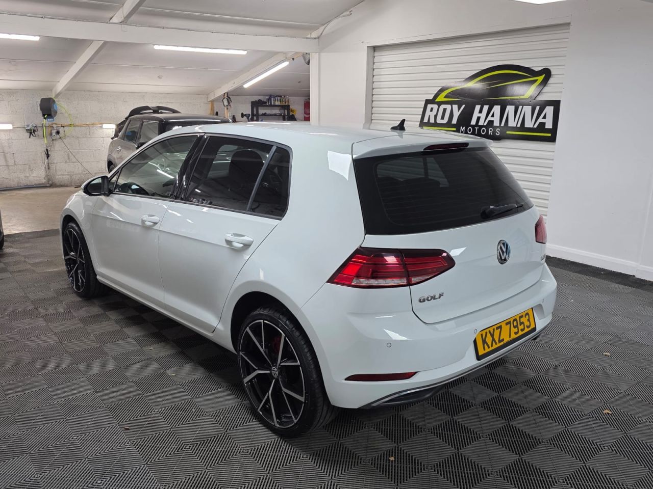 2017 VOLKSWAGEN GOLF 1.6 TDI BlueMotion Tech SE Hatchback 5dr Diesel Manual Euro 6 (s/s) (115 ps - vehicle photo 4 for sale on PureCar