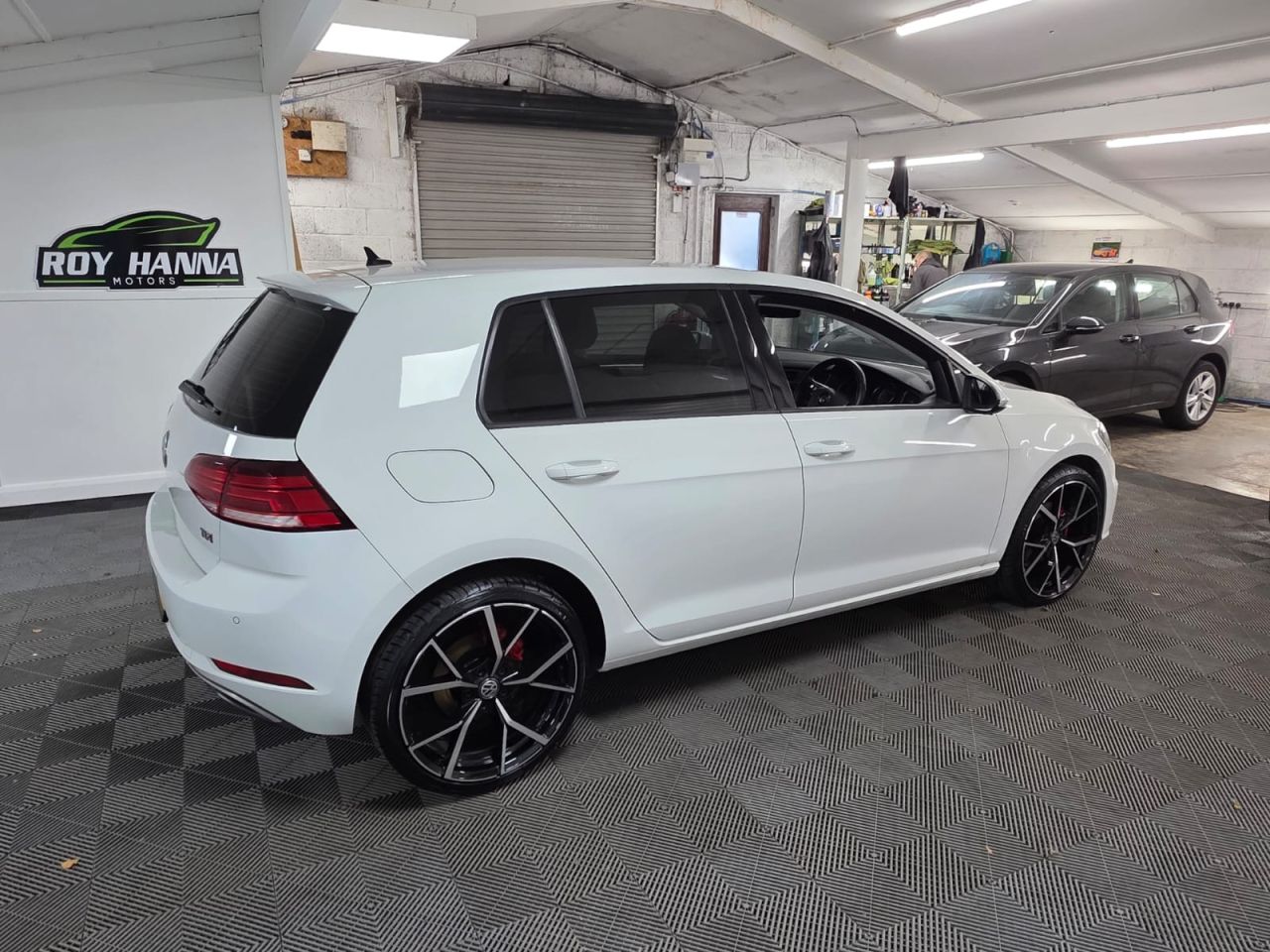 2017 VOLKSWAGEN GOLF 1.6 TDI BlueMotion Tech SE Hatchback 5dr Diesel Manual Euro 6 (s/s) (115 ps - vehicle photo 8 for sale on PureCar