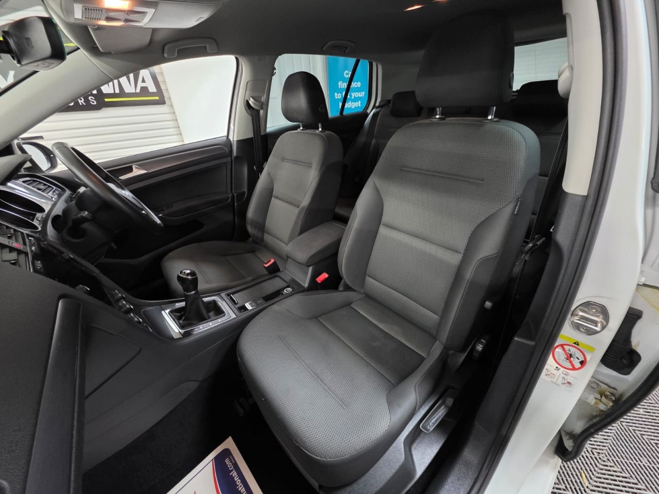 2017 VOLKSWAGEN GOLF 1.6 TDI BlueMotion Tech SE Hatchback 5dr Diesel Manual Euro 6 (s/s) (115 ps - vehicle photo 13 for sale on PureCar