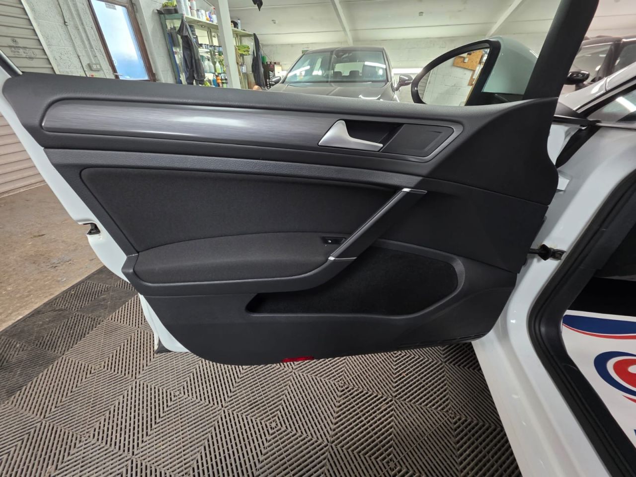 2017 VOLKSWAGEN GOLF 1.6 TDI BlueMotion Tech SE Hatchback 5dr Diesel Manual Euro 6 (s/s) (115 ps - vehicle photo 14 for sale on PureCar