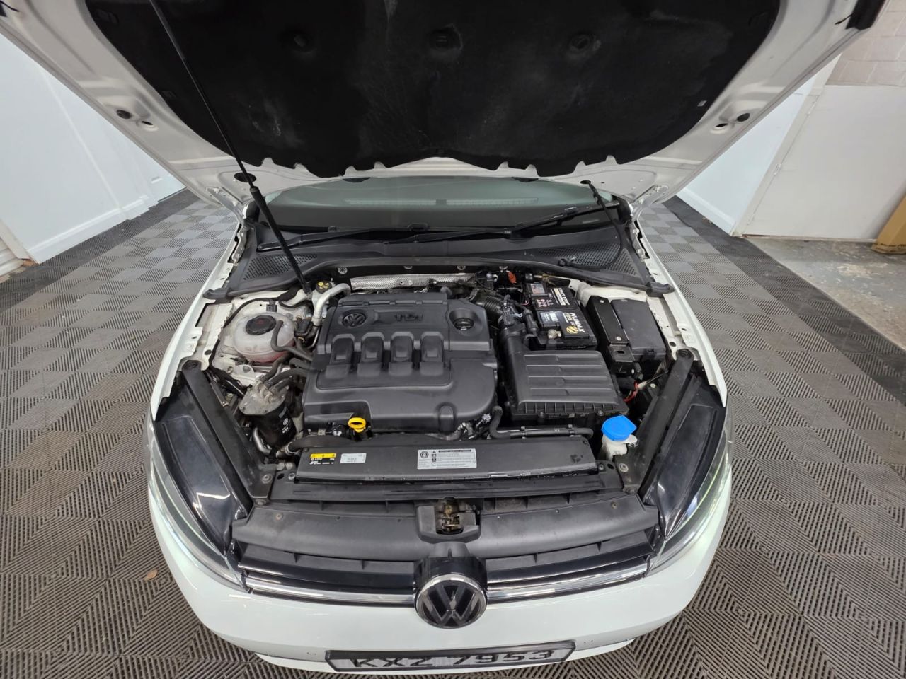 2017 VOLKSWAGEN GOLF 1.6 TDI BlueMotion Tech SE Hatchback 5dr Diesel Manual Euro 6 (s/s) (115 ps - vehicle photo 27 for sale on PureCar