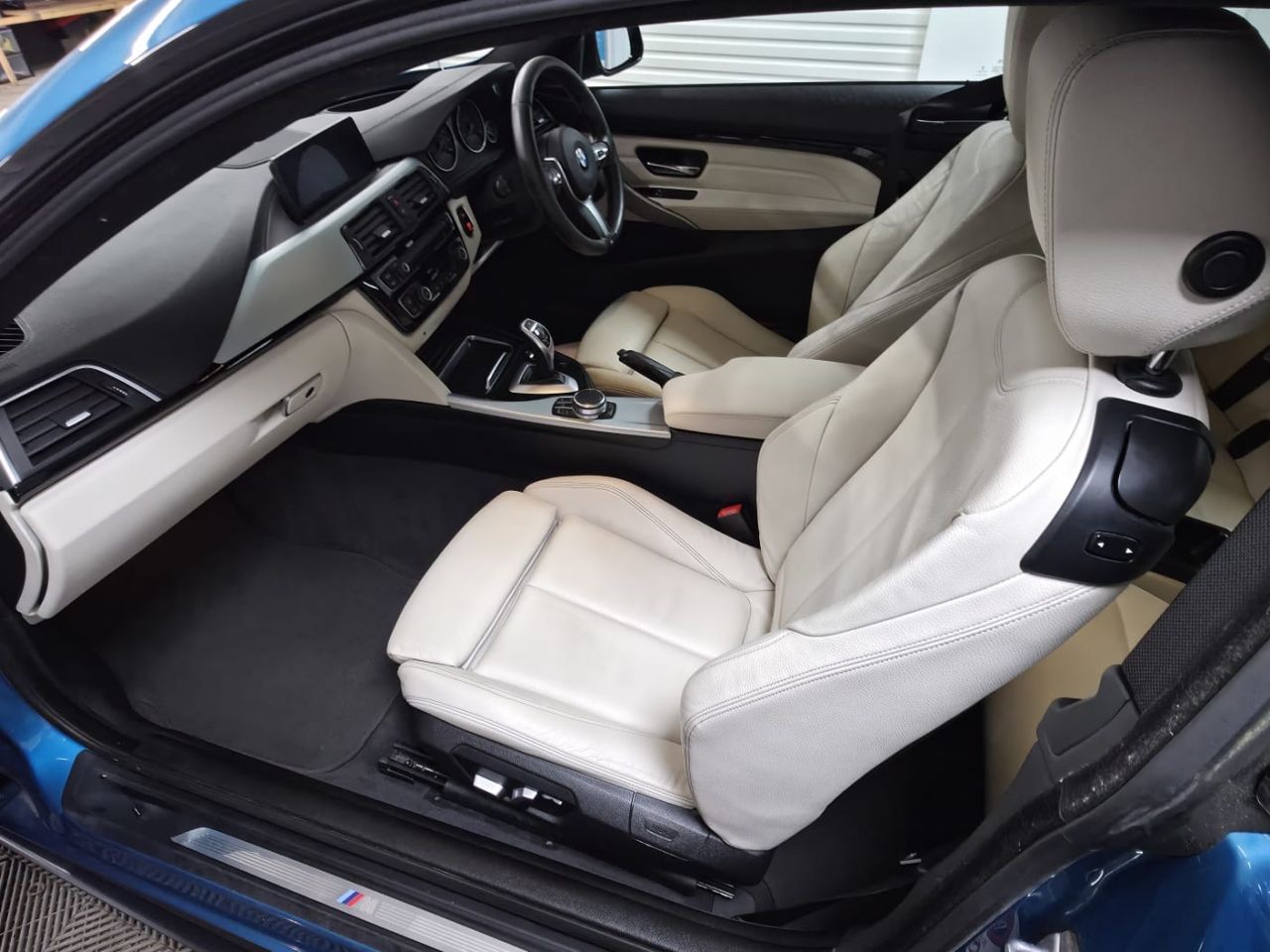 2017 BMW 4 SERIES 3.0 435d M Sport Coupe 2dr Diesel Auto xDrive Euro 6 (s/s) (313 ps) Harman/ - vehicle photo 9 for sale on PureCar