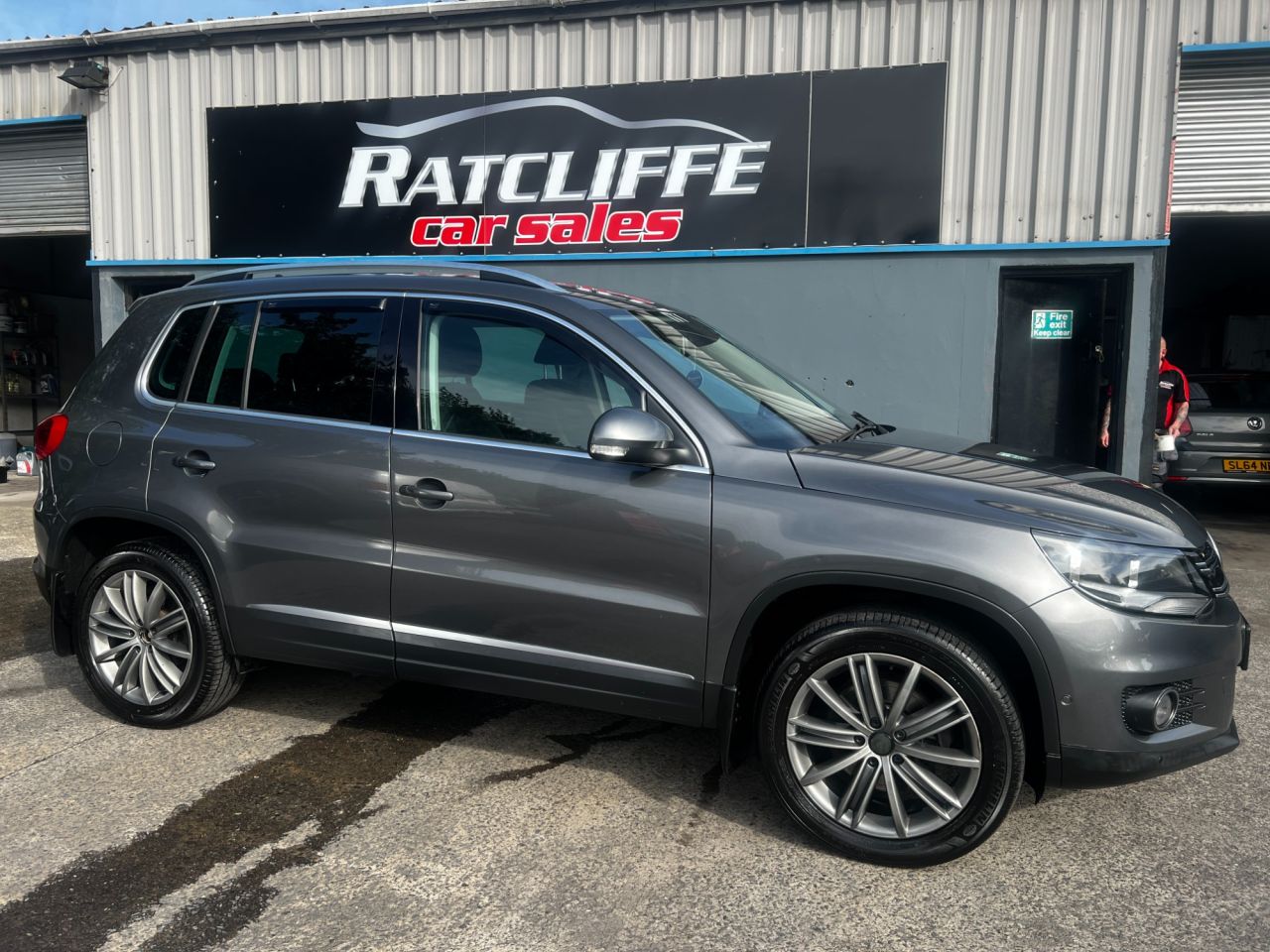 2016 VOLKSWAGEN TIGUAN 2.0 TDI BlueMotion Tech Match Edition SUV 5dr Diesel DSG 4WD Euro 6 (s/s) ( - vehicle photo 7 for sale on PureCar
