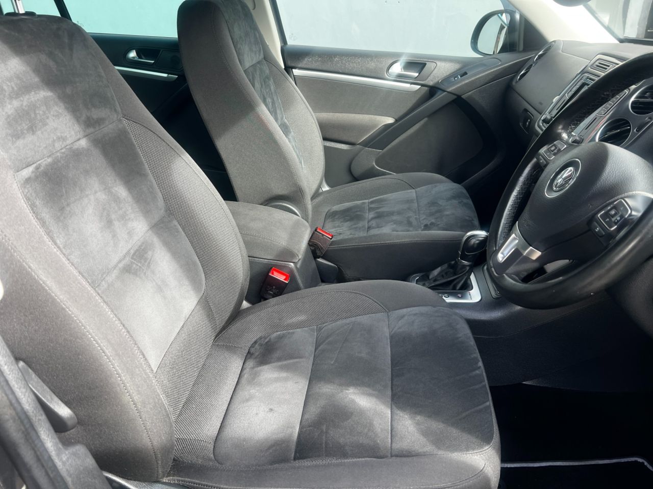 2016 VOLKSWAGEN TIGUAN 2.0 TDI BlueMotion Tech Match Edition SUV 5dr Diesel DSG 4WD Euro 6 (s/s) ( - vehicle photo 10 for sale on PureCar