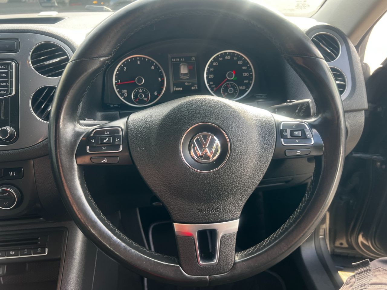 2016 VOLKSWAGEN TIGUAN 2.0 TDI BlueMotion Tech Match Edition SUV 5dr Diesel DSG 4WD Euro 6 (s/s) ( - vehicle photo 12 for sale on PureCar