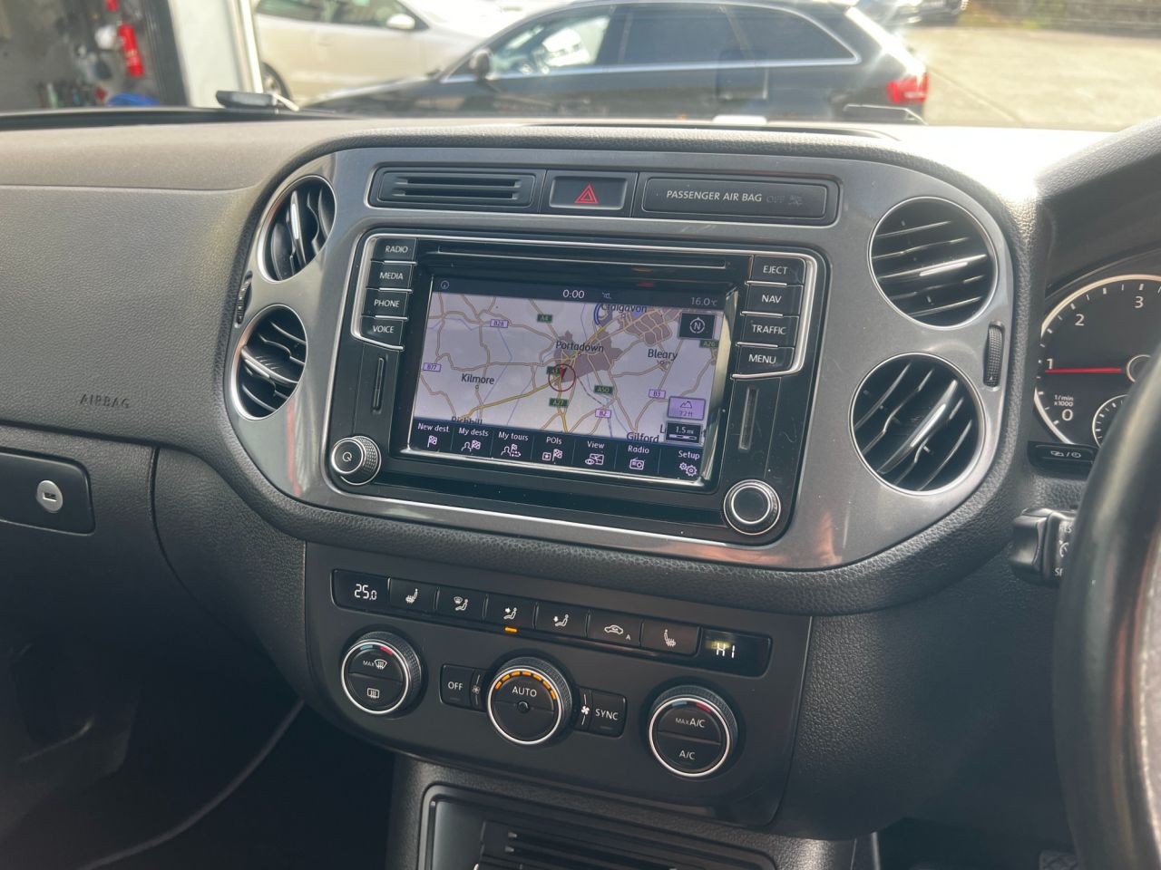 2016 VOLKSWAGEN TIGUAN 2.0 TDI BlueMotion Tech Match Edition SUV 5dr Diesel DSG 4WD Euro 6 (s/s) ( - vehicle photo 13 for sale on PureCar