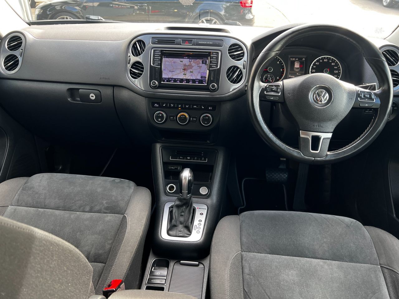2016 VOLKSWAGEN TIGUAN 2.0 TDI BlueMotion Tech Match Edition SUV 5dr Diesel DSG 4WD Euro 6 (s/s) ( - vehicle photo 17 for sale on PureCar