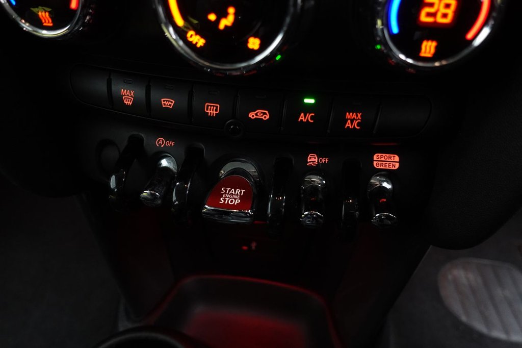 2018 MINI Hatch — image 25