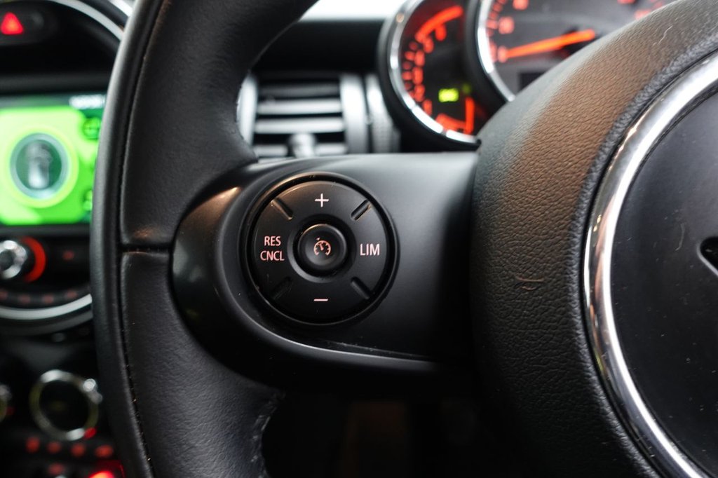 2018 MINI Hatch — image 20