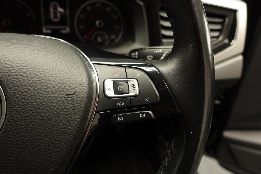 2021 Volkswagen Polo — image 23