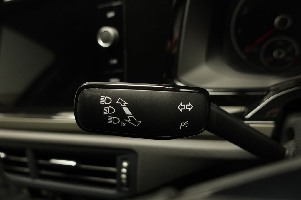 2021 Volkswagen Polo — image 24