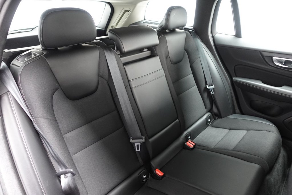 2018 Volvo V60 — image 10