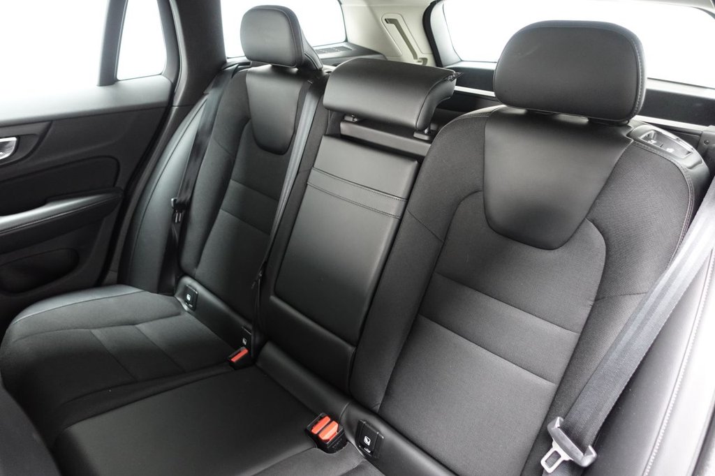2018 Volvo V60 — image 11