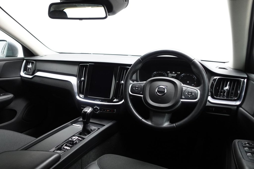 2018 Volvo V60 — image 8