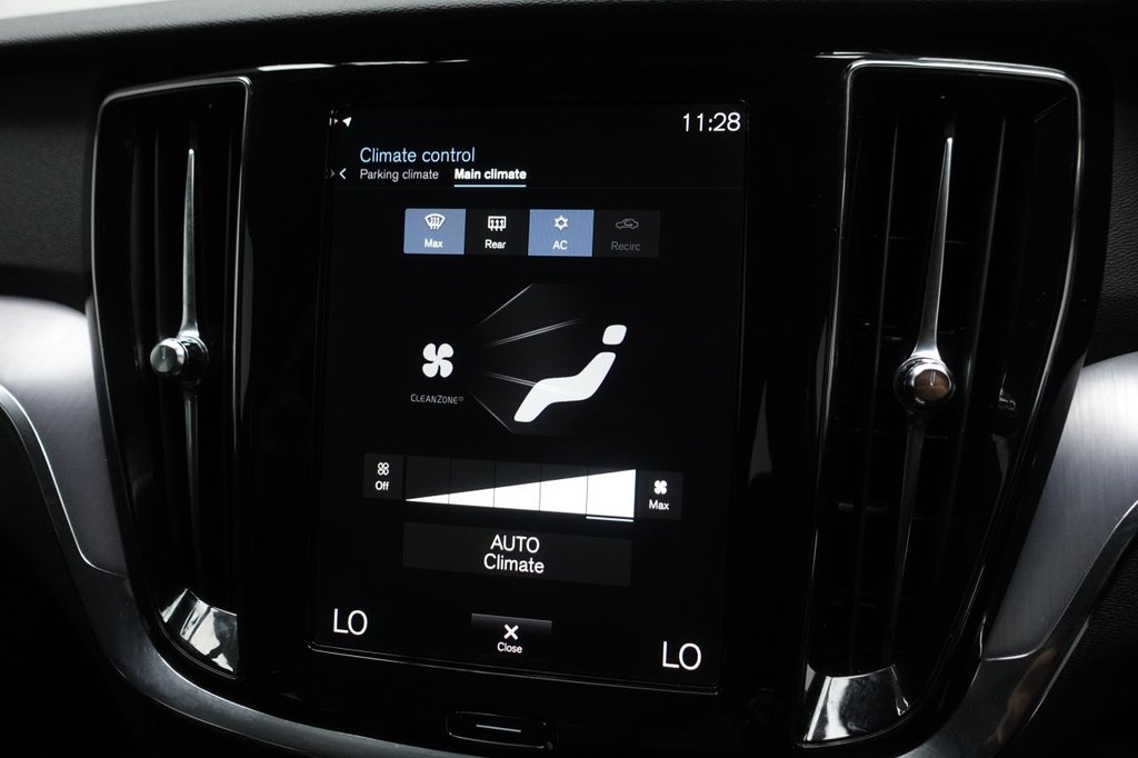 2018 Volvo V60 — image 13