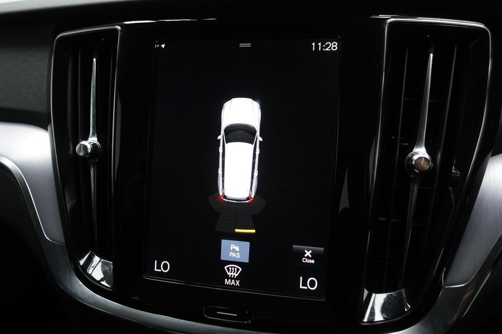 2018 Volvo V60 — image 12