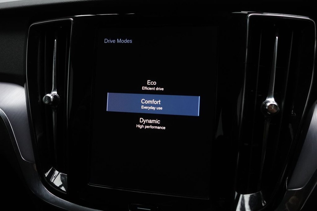 2018 Volvo V60 — image 16