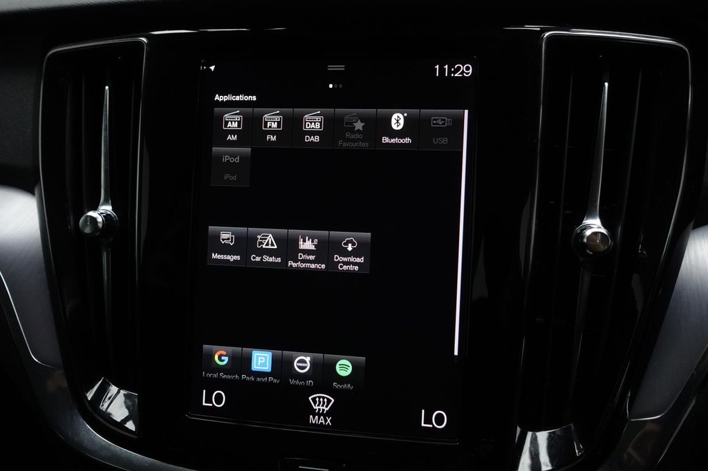 2018 Volvo V60 — image 17