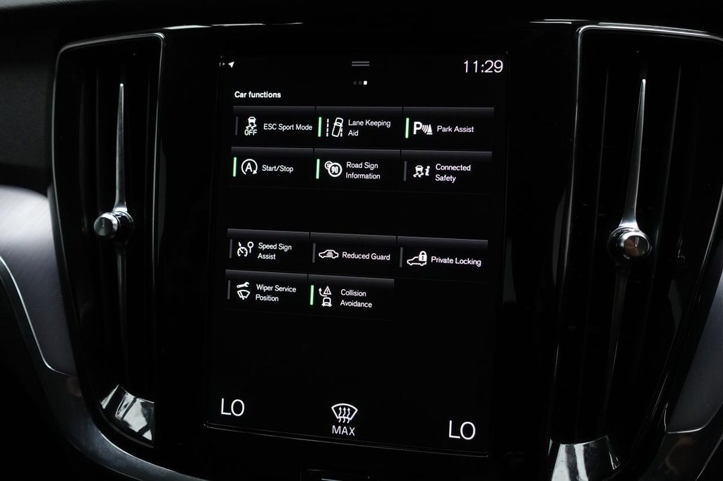 2018 Volvo V60 — image 18