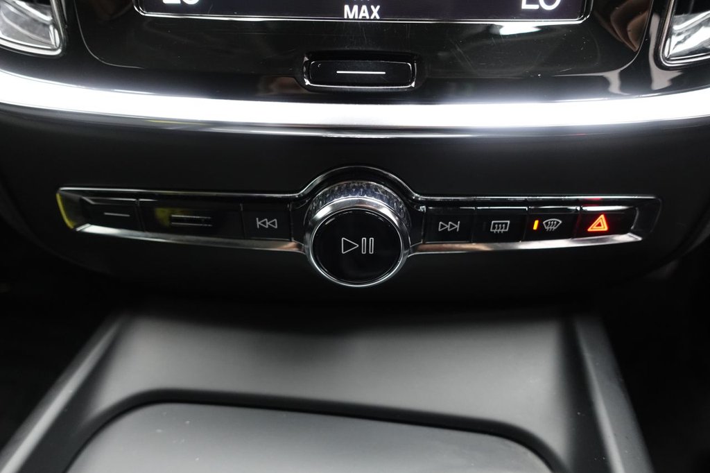2018 Volvo V60 — image 25