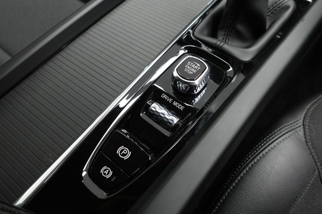 2018 Volvo V60 — image 27
