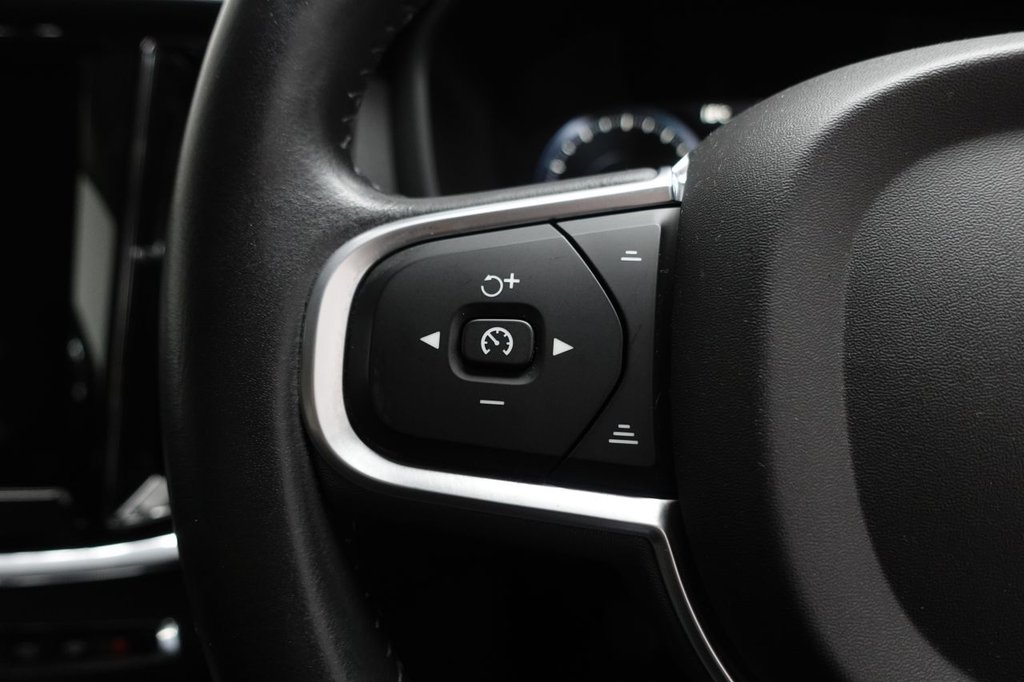 2018 Volvo V60 — image 21