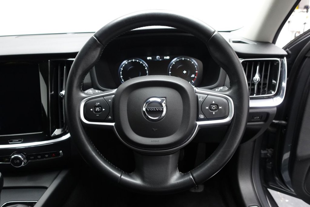 2018 Volvo V60 — image 20