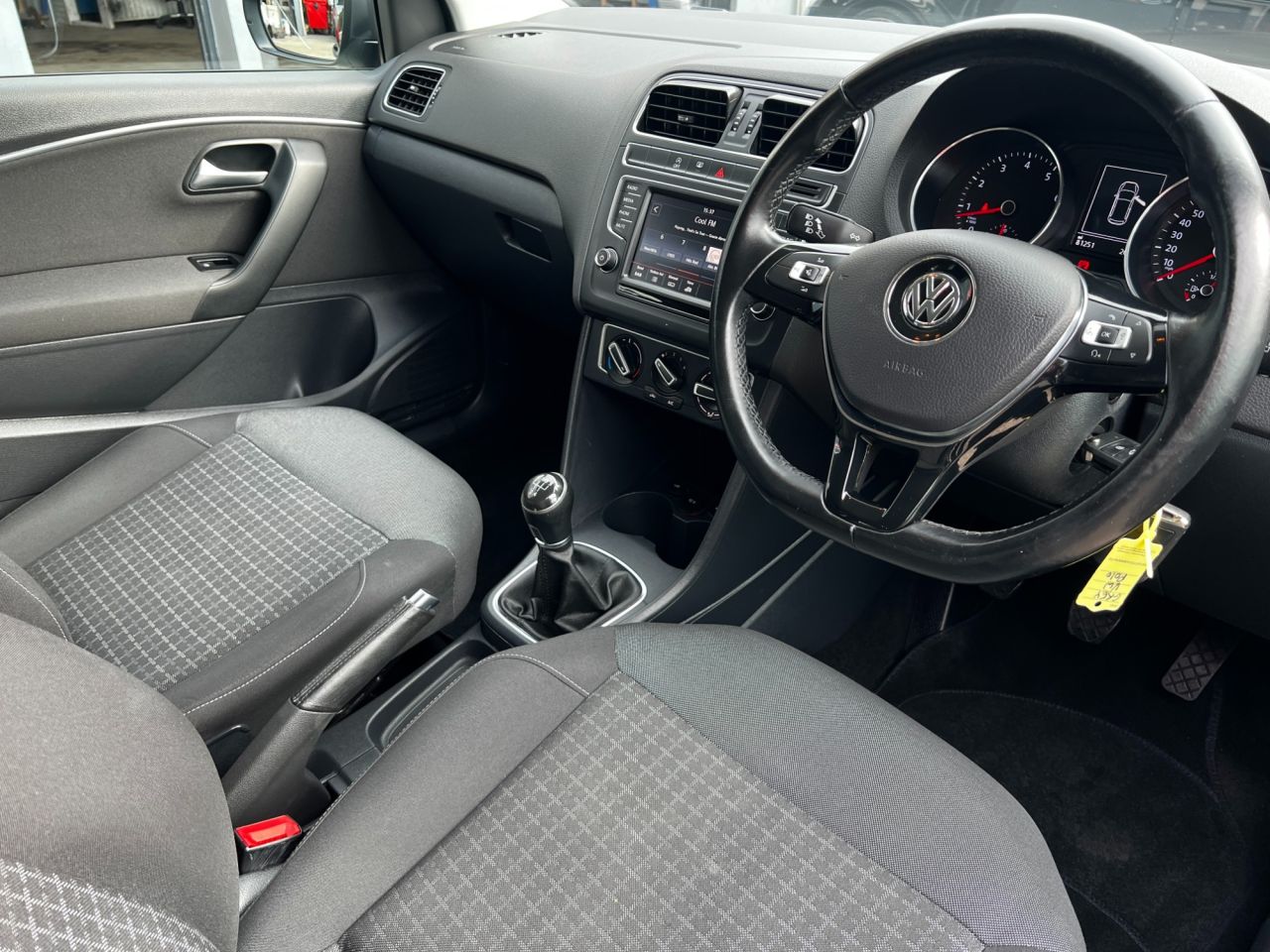 2014 VOLKSWAGEN POLO 1.2 TSI BlueMotion Tech SE Hatchback 3dr Petrol Manual Euro 6 (s/s) (90 ps) - vehicle photo 8 for sale on PureCar