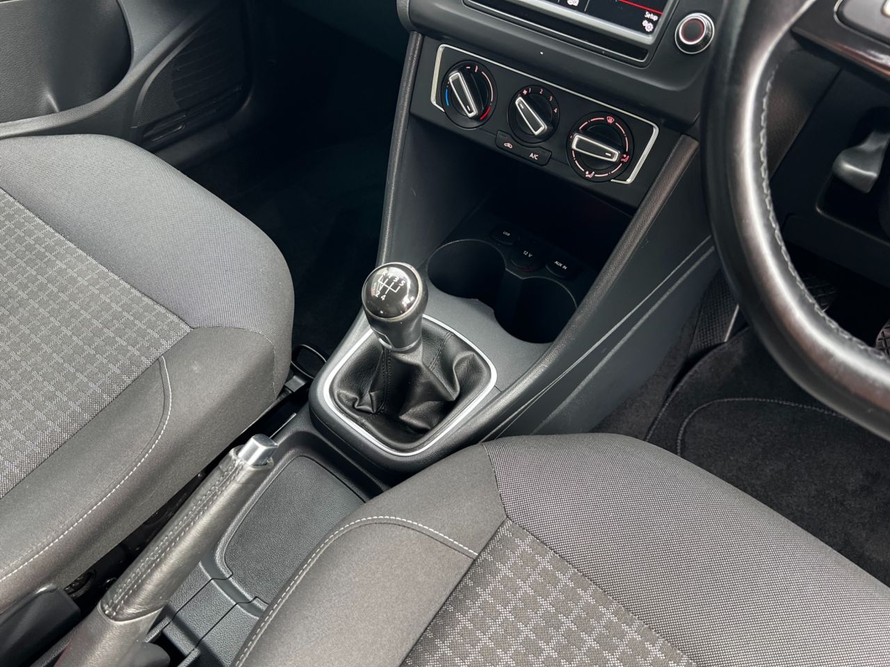 2014 VOLKSWAGEN POLO 1.2 TSI BlueMotion Tech SE Hatchback 3dr Petrol Manual Euro 6 (s/s) (90 ps) - vehicle photo 13 for sale on PureCar
