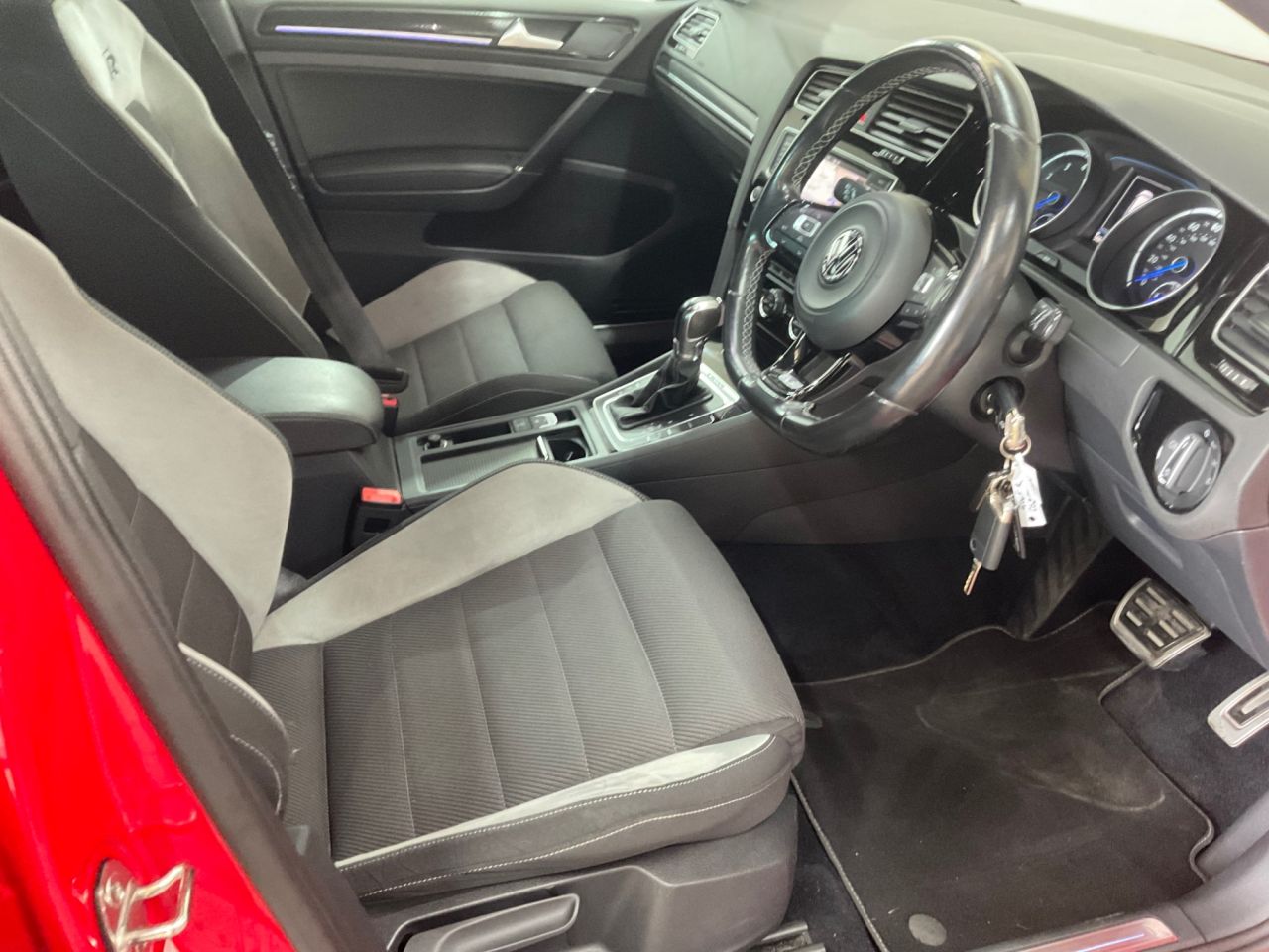 2017 VOLKSWAGEN GOLF 2.0 TSI BlueMotion Tech R Estate 5dr Petrol DSG 4MOTION Euro 6 (s/s) (300 p - vehicle photo 15 for sale on PureCar