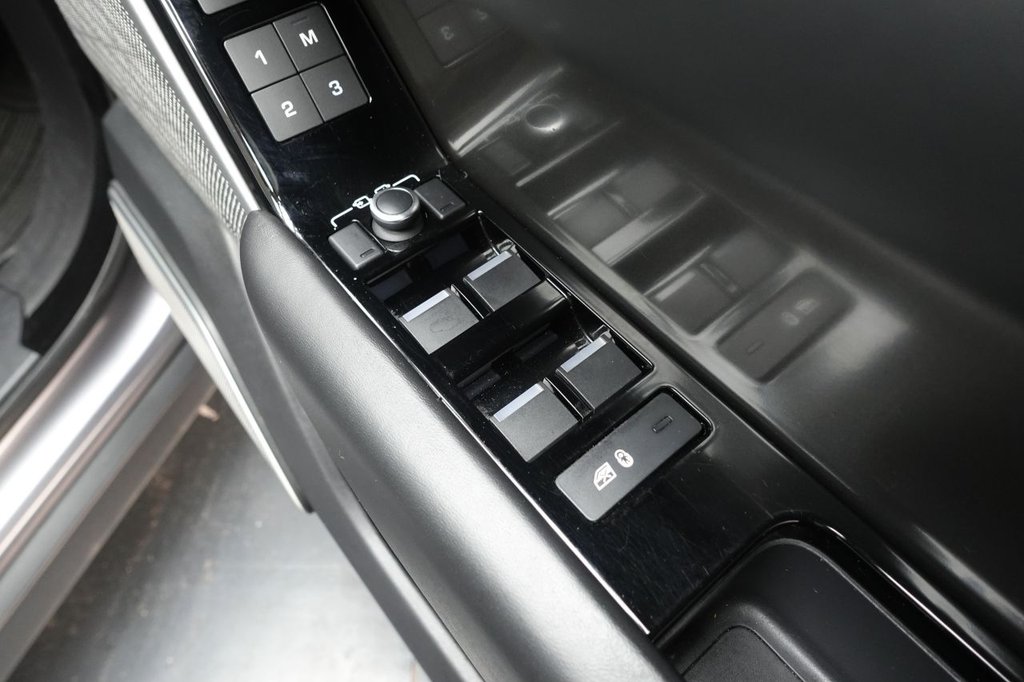 2020 Land Rover Range Rover Velar — image 38