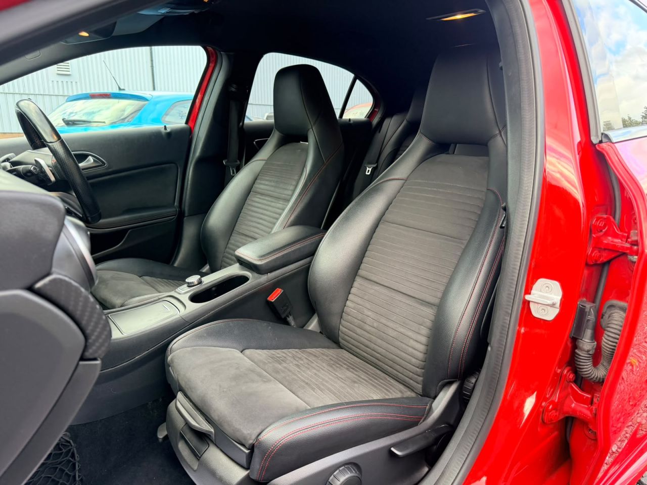 2016 MERCEDES A CLASS 2.1 A200d AMG Line (Executive) Hatchback 5dr Diesel 7G-DCT Euro 6 (s/s) (13 - vehicle photo 13 for sale on PureCar