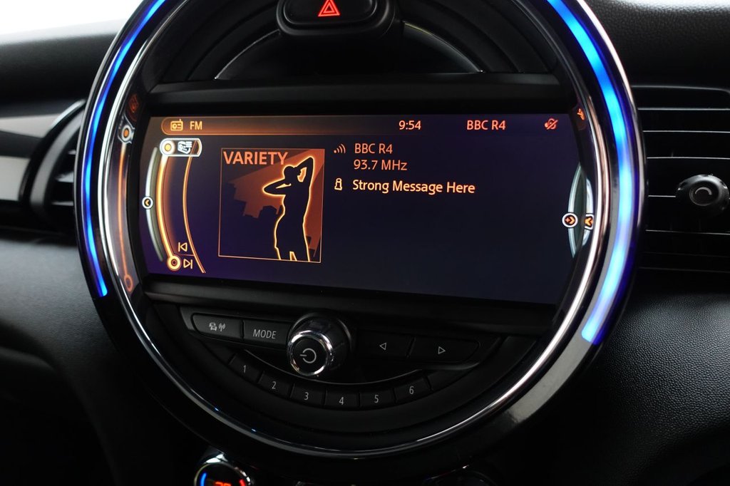 2014 MINI Hatch — image 13