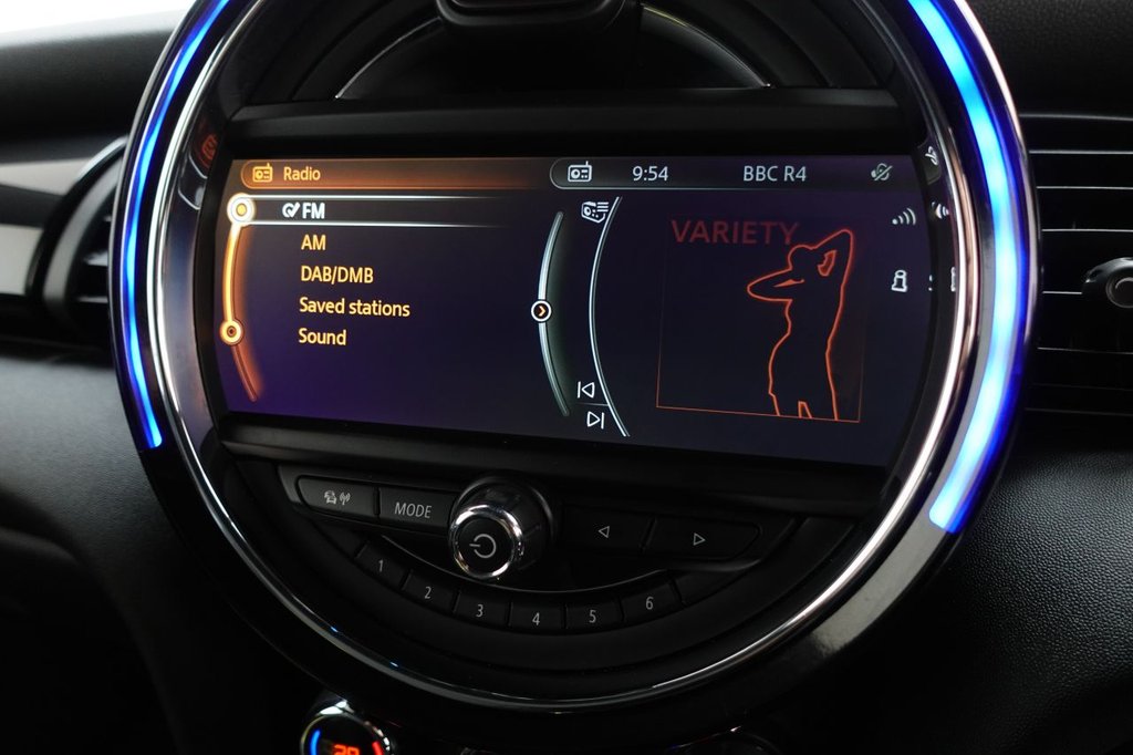 2014 MINI Hatch — image 14