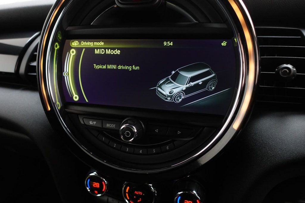 2014 MINI Hatch — image 19